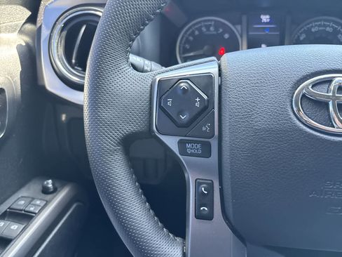 Used 2023 Toyota Tacoma SR5 AWD/4WD image 8