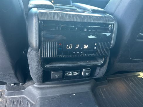 Used 2022 Jeep Wagoneer Series II image 46