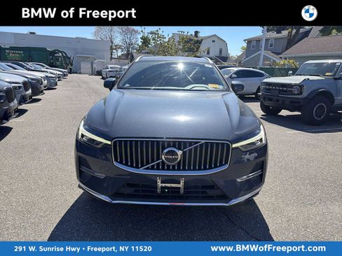 Used 2022 Volvo XC60 B5 Inscription AWD/4WD image 1