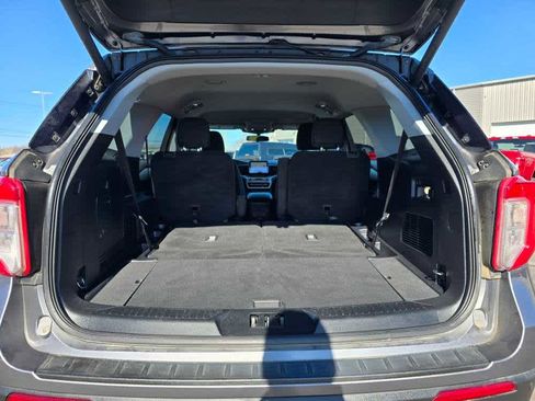 Used 2022 Ford Explorer XLT w/ Equipment Group 202A image 10