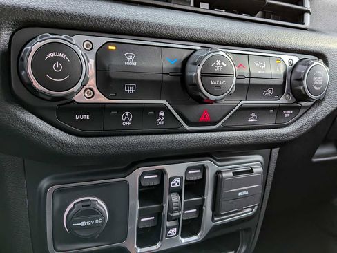 Used 2024 Jeep Gladiator Sport image 25