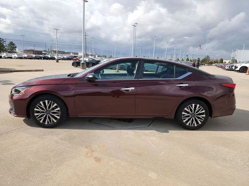 Used 2025 Nissan Altima 2.5 SV image 8