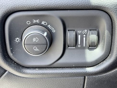 Used 2026 RAM 2500 Laramie AWD/4WD image 12