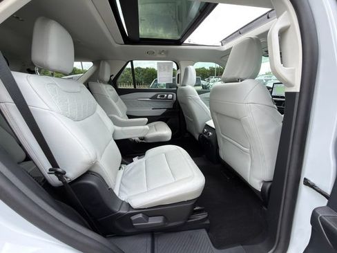 Used 2025 Ford Explorer Platinum w/ Ultimate Package AWD/4WD image 10