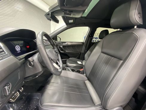 Used 2023 Volkswagen Tiguan SE R-Line FWD image 11