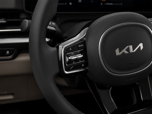 Certified 2025 Kia Carnival FWD image 45