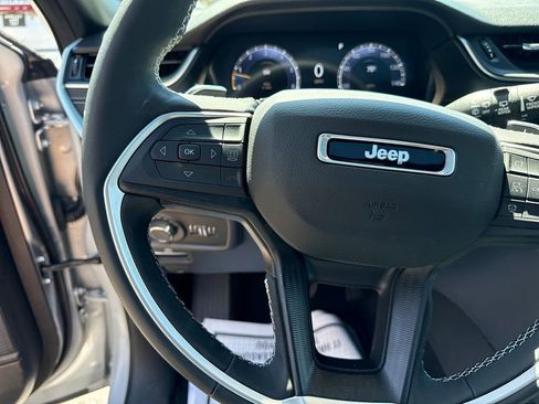 Used 2025 Jeep Grand Cherokee Laredo X w/ Luxury Tech Group I AWD/4WD image 12