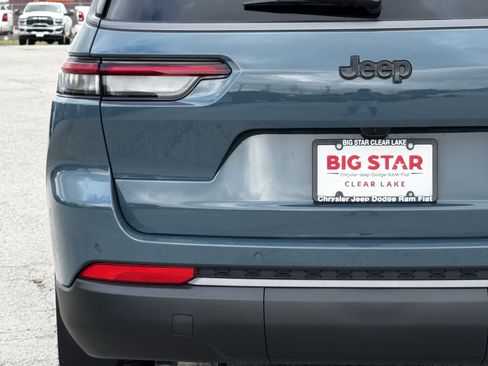 New 2026 Jeep Grand Cherokee L Limited w/ Limited Altitude Package image 11