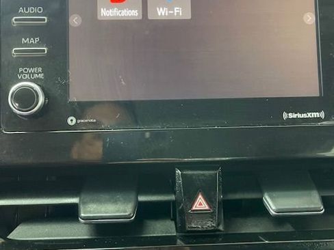 Used 2021 Toyota Camry SE image 28