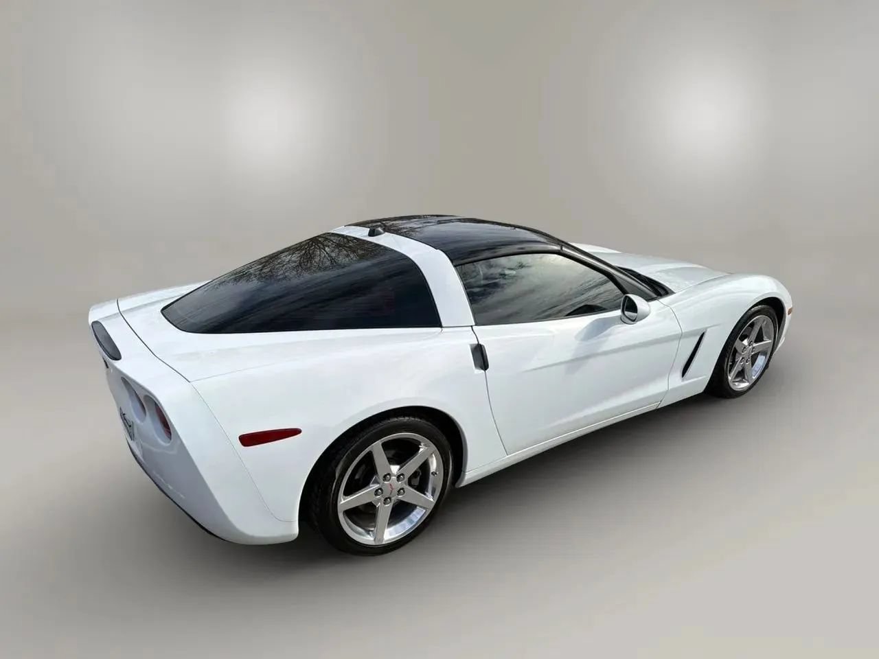 Used 2005 Chevrolet Corvette Coupe w/ Preferred Equipment Group RWD image 4