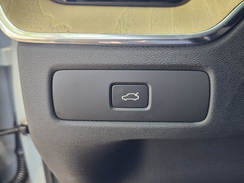 Certified 2026 Volvo XC60 B5 Plus w/ Protection Package Premier AWD/4WD image 21