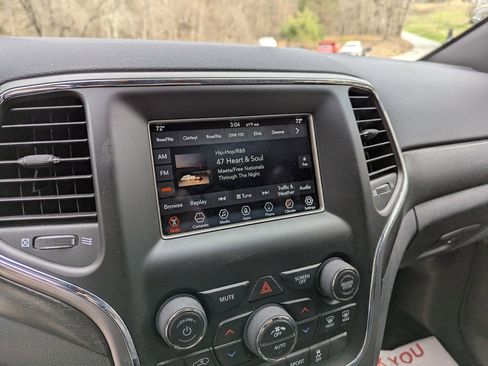 Used 2018 Jeep Grand Cherokee Laredo image 10