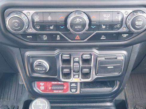 Used 2022 Jeep Gladiator Rubicon w/ Cold Weather Group image 15