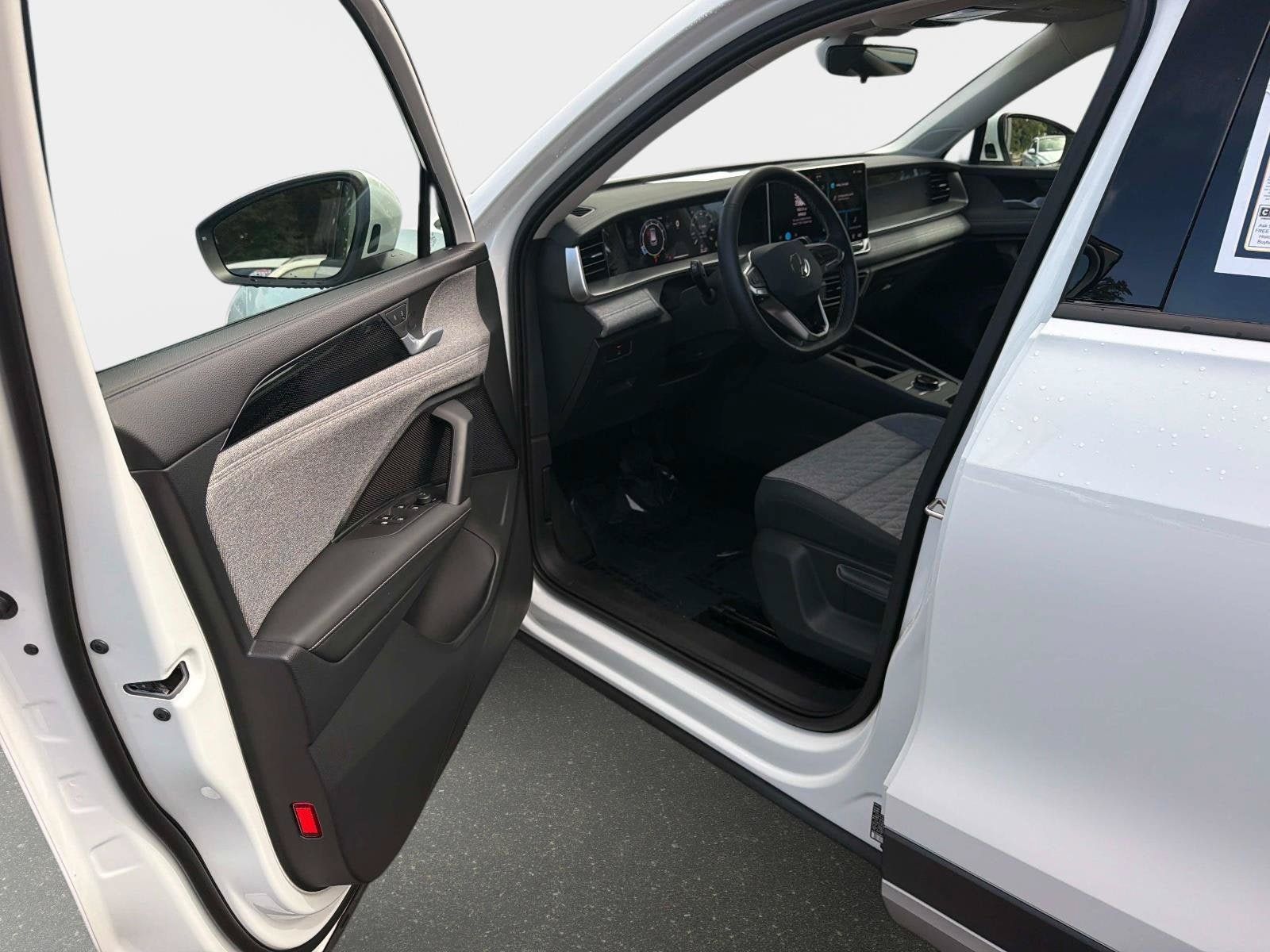 Used 2026 Volkswagen Tiguan S FWD image 17