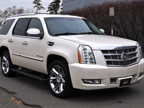 Used 2013 Cadillac Escalade Platinum image 3