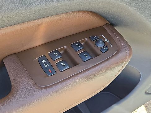 Used 2023 Volvo XC60 B5 Plus image 20