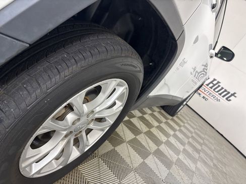 Used 2020 Jeep Cherokee Latitude FWD image 34