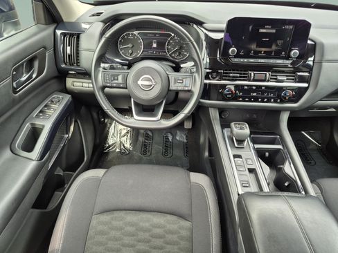 Certified 2025 Nissan Pathfinder SV FWD image 14
