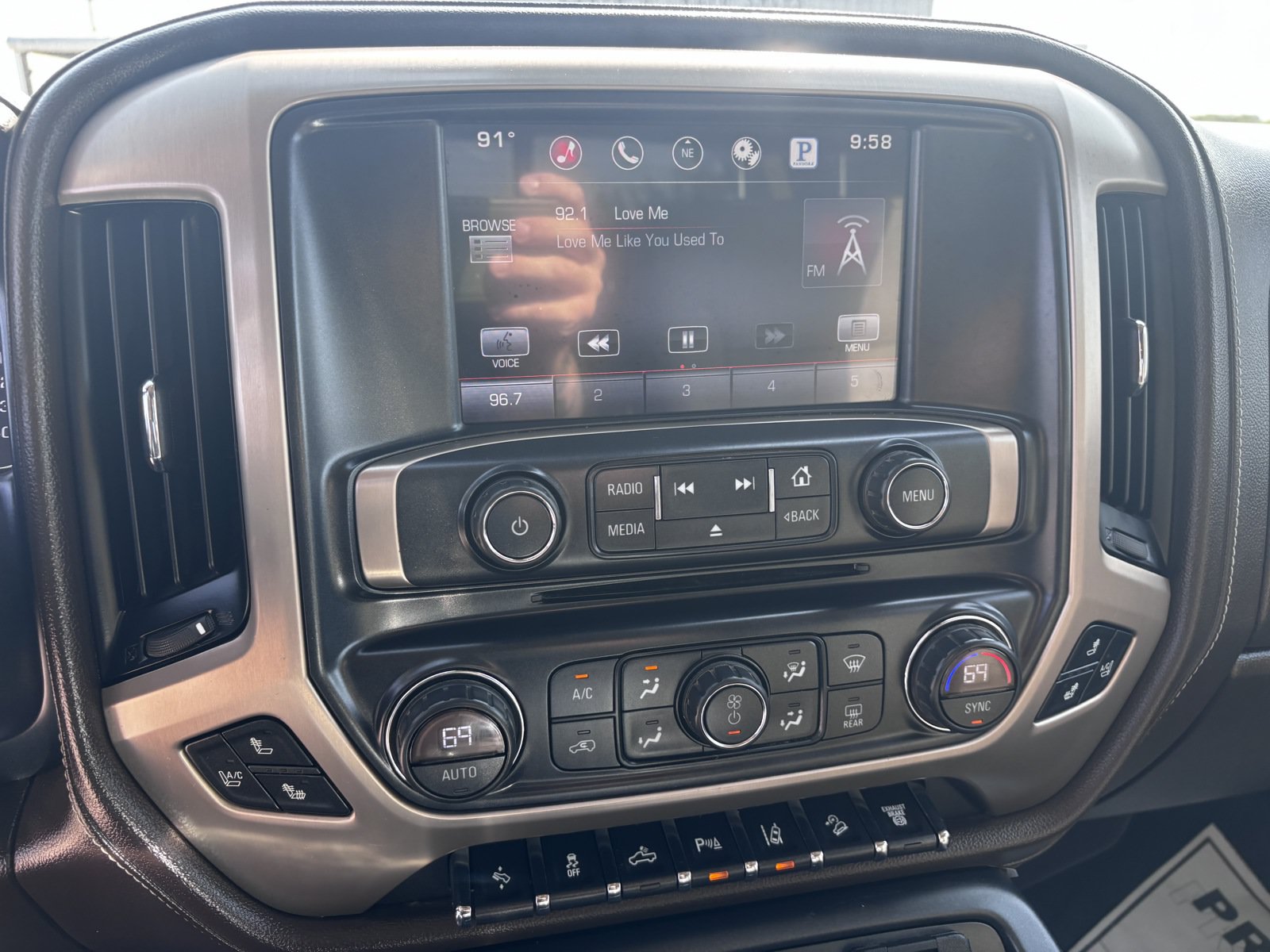 Used 2015 GMC Sierra 2500 Denali w/ Duramax Plus Package AWD/4WD image 12