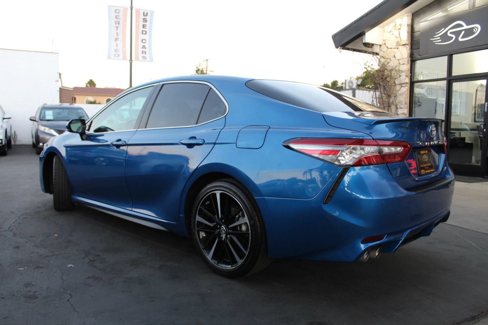 Used 2018 Toyota Camry XSE w/ Accessory Appearance Package FWD image 3
