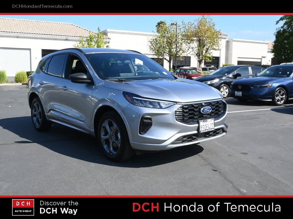 Used 2024 Ford Escape ST-Line w/ Tech Pack #1 AWD/4WD image 3