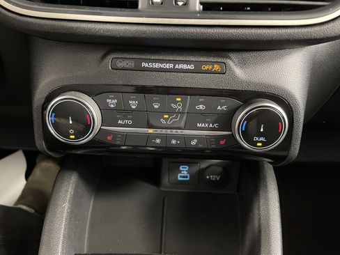 Used 2022 Ford Escape SE w/ SE Sport Appearance Package image 23