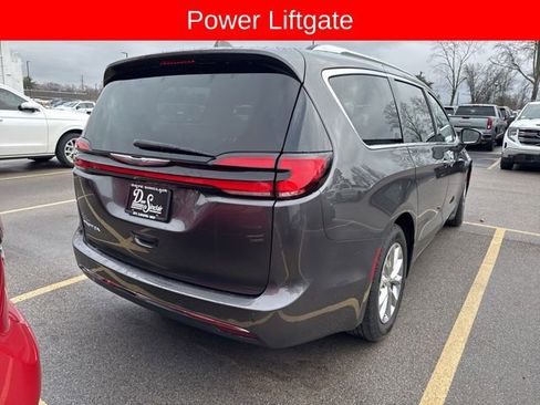 Used 2021 Chrysler Pacifica Touring-L w/ Uconnect Theater Family Group image 8