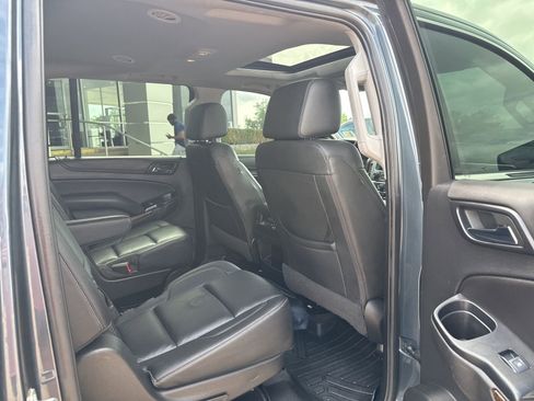 Used 2020 Chevrolet Suburban LT image 30