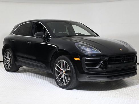 Certified 2023 Porsche Macan S image 9