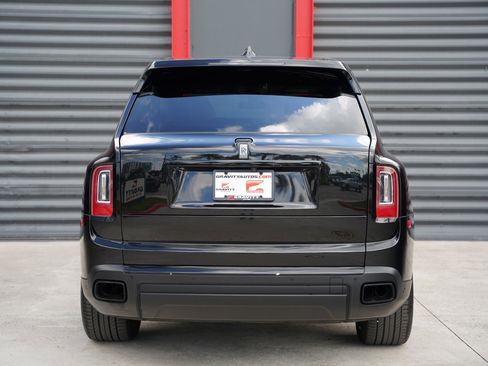 Used 2021 Rolls-Royce Cullinan Base image 11
