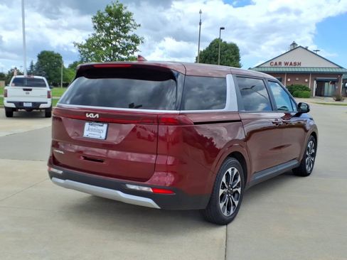 Used 2024 Kia Carnival EX FWD image 5