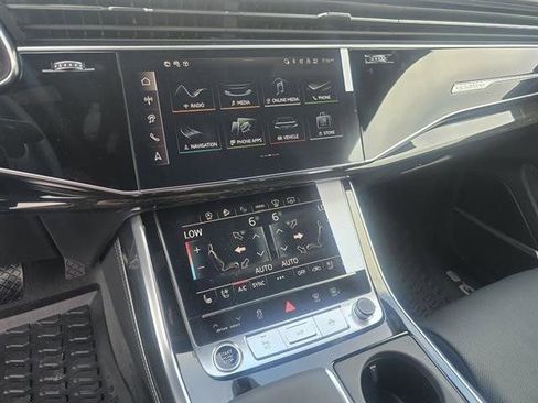 Used 2025 Audi Q8 Prestige w/ Prestige Package image 10