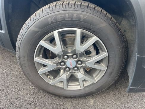 Used 2023 GMC Acadia SLE w/ Driver Convenience Package image 10