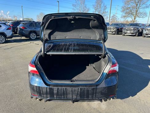 Used 2018 Toyota Camry XSE image 11