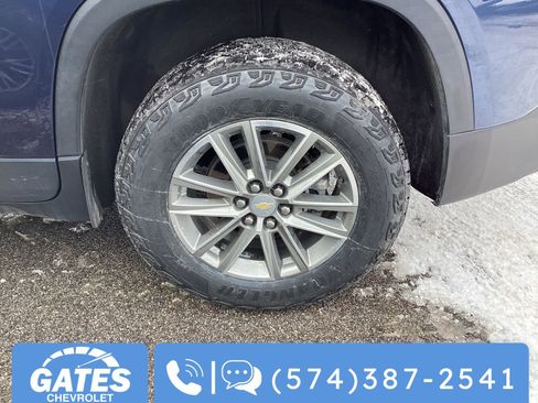 Used 2023 Chevrolet Traverse LT image 37