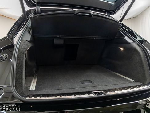 Used 2024 Bentley Bentayga Extended Wheelbase image 24
