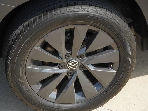Used 2024 Volkswagen Taos S FWD image 11
