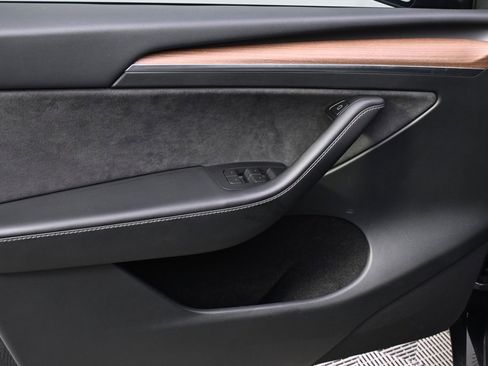 Used 2023 Tesla Model Y Performance image 23