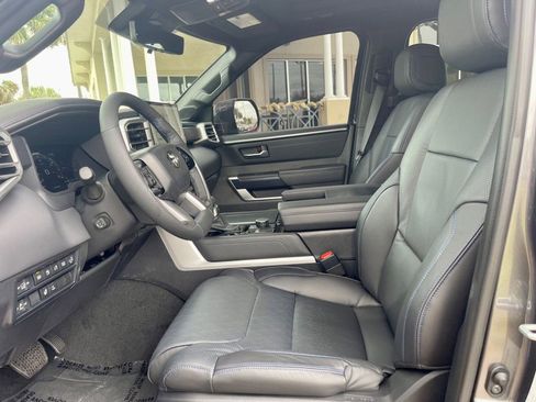 Used 2025 Toyota Sequoia Platinum image 11