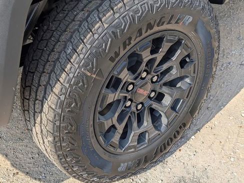 New 2026 GMC Canyon Elevation w/ Convenience Package image 7