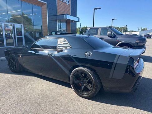 Used 2016 Dodge Challenger R/T Scat Pack w/ Leather Interior Group RWD image 2