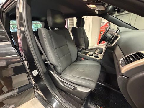Used 2016 Jeep Grand Cherokee Laredo w/ Quick Order Package 23E AWD/4WD image 4
