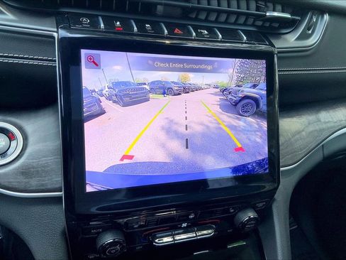 Certified 2023 Jeep Grand Cherokee L Limited AWD/4WD image 24