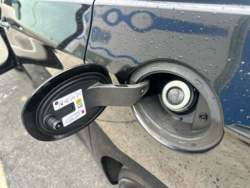 Used 2024 Chrysler Pacifica Touring-L image 20