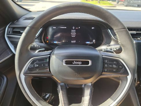 Used 2024 Jeep Grand Cherokee Limited RWD image 8