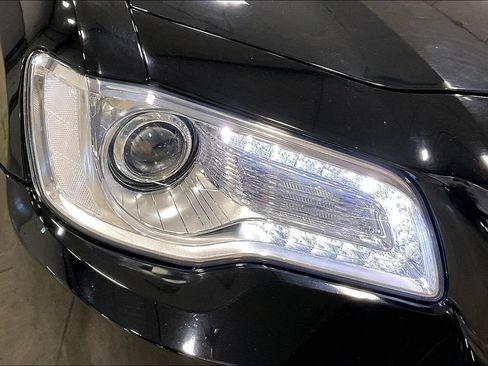 Used 2016 Chrysler 300 C AWD/4WD image 33