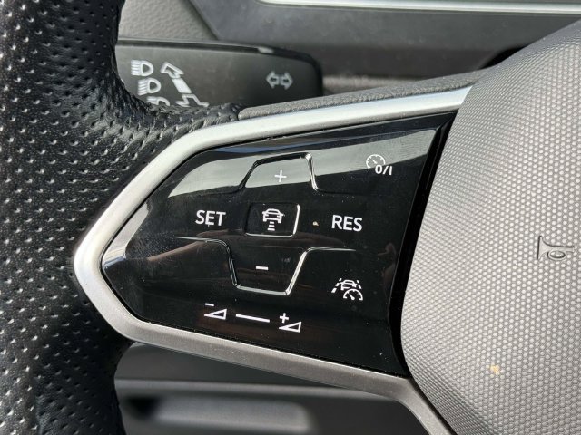 Used 2023 Volkswagen Tiguan SE R-Line FWD image 22