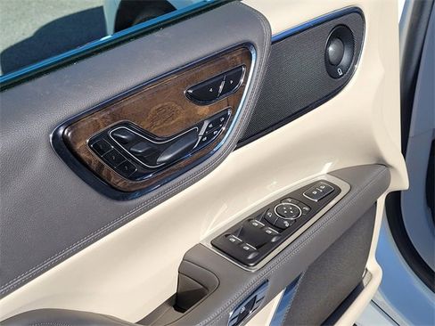 Used 2019 Lincoln Continental Reserve image 22