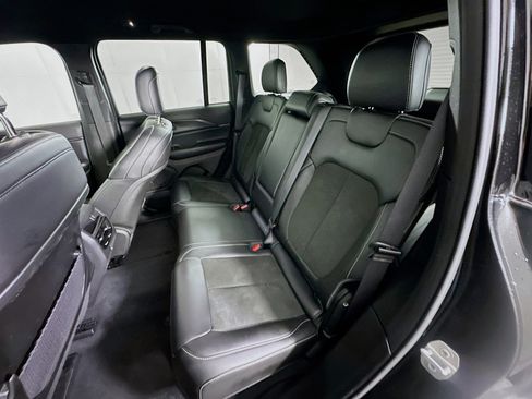 Used 2025 Jeep Grand Cherokee Altitude image 26