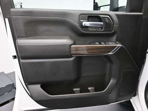 Used 2023 Chevrolet Silverado 2500 LT AWD/4WD image 9